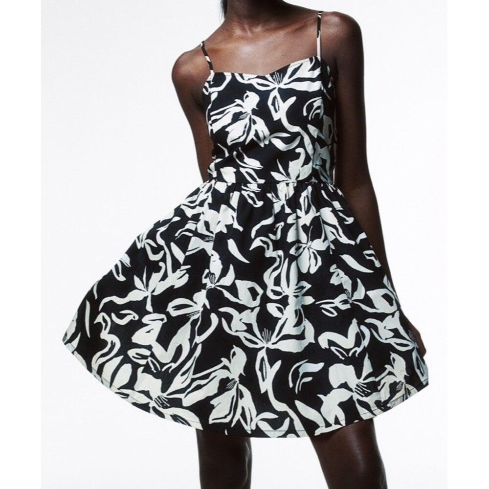 H&M Fit Flare Dress Womens M Black Floral Cotton Sweetheart Neckline